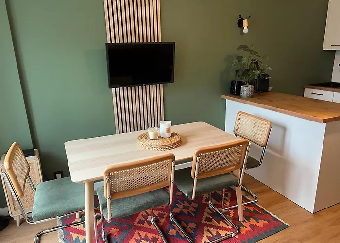 Appartement Sacaron24, T2 Bis, Centre Luchon, Wifi, Parking *