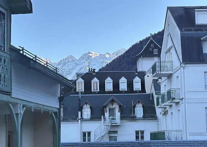 Appartement Sacaron24, T2 Bis, Centre Luchon, Wifi, Parking *